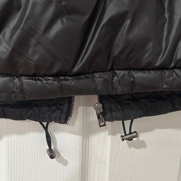 UGG Women's Black Puffer Jacket - Picture 13 of 13